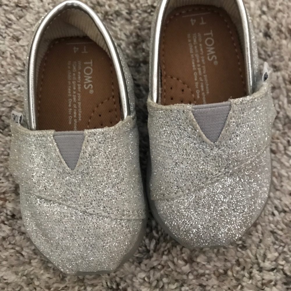 EUC size 4 Toddler Toms